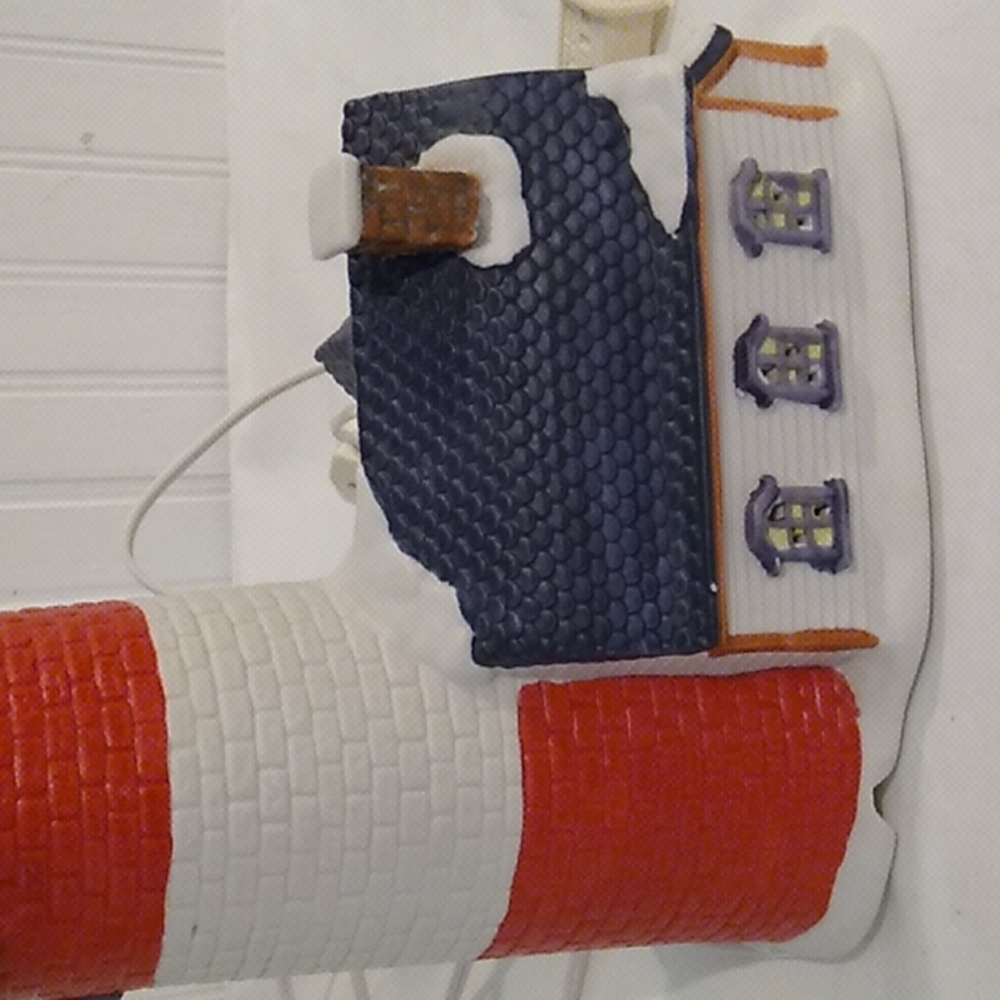 NWOT Lighthouse - Picture 9 of 13